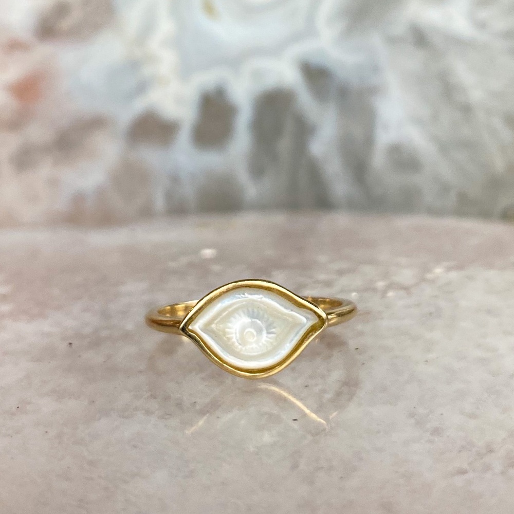 Gold Ring w/ Mother of Pearl Eye